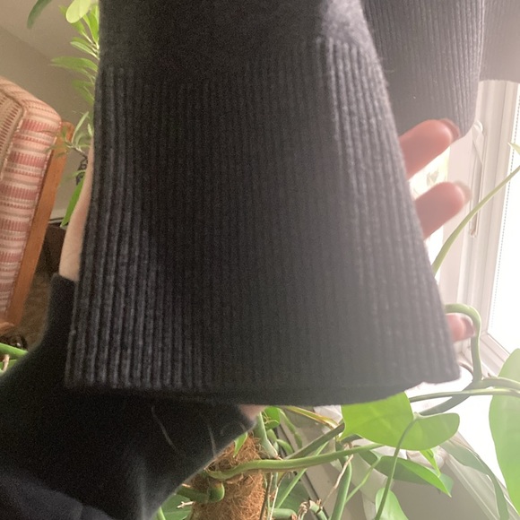 H&M WOMANS SWEATER - Picture 3 of 6